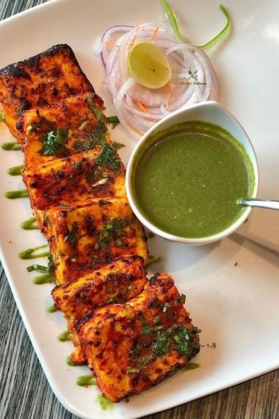 Plant-based analogue meat products treated with synthetic food color for realistic look