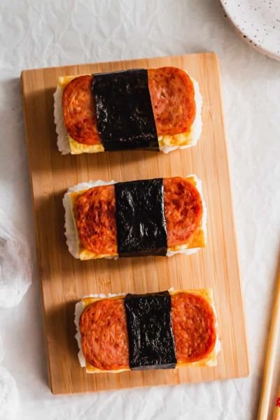 Color-stabilized canned meat products developed with synthetic food color
