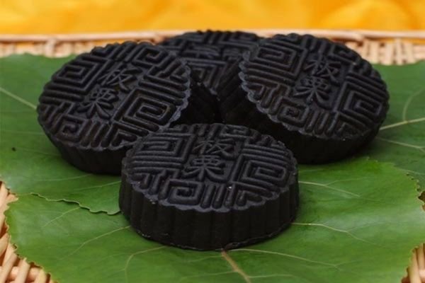 Deep black mooncake color